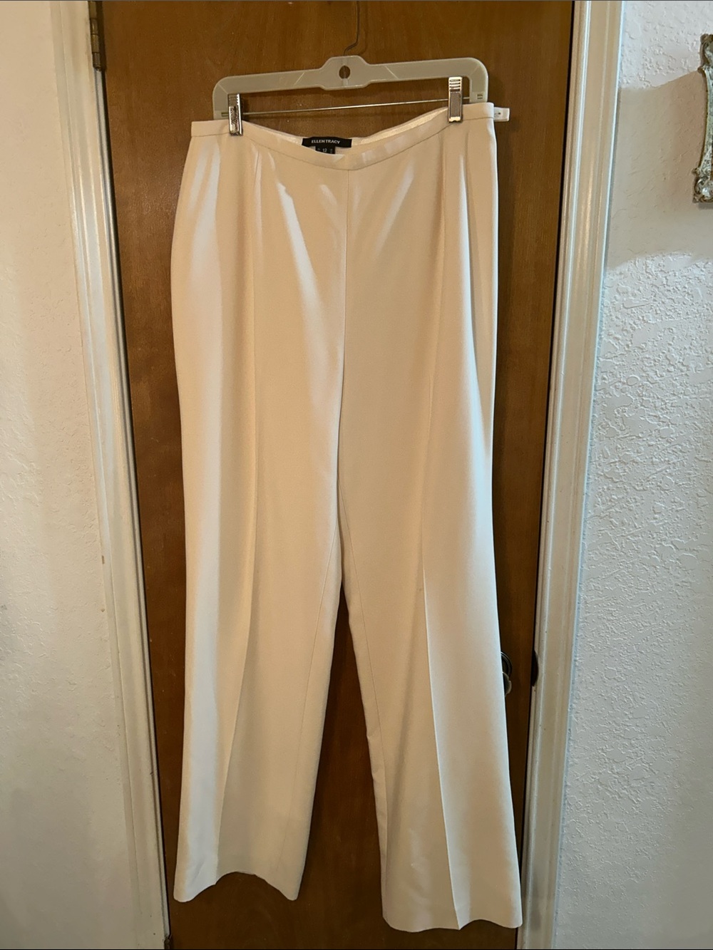 Ellen Tracy women’s Cream Wide-Leg Trousers. Great shape! 12